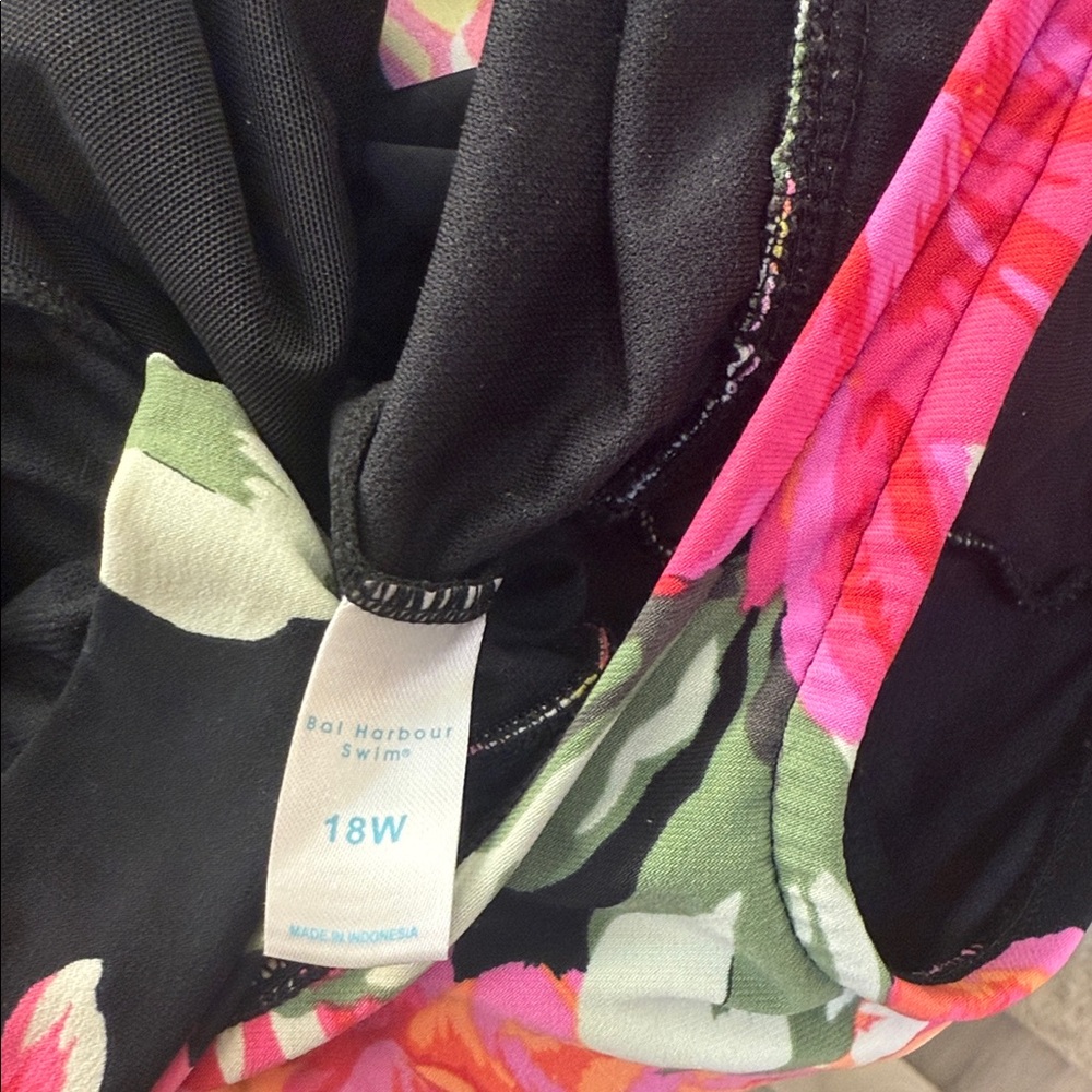 Vibrant Floral Women's One Piece Swimsuit NWOT - Picture 2 of 4